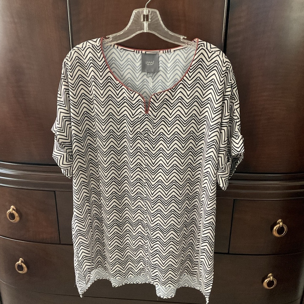Lysse Black & White Chevron Short-Sleeve Tunic with Red Trim